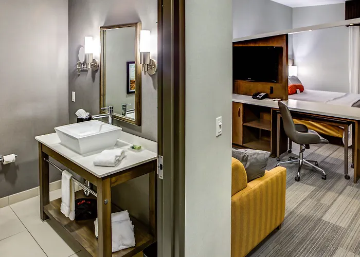 Doubletree By Hilton West Sanford Medical Center Area Hotel Fargo